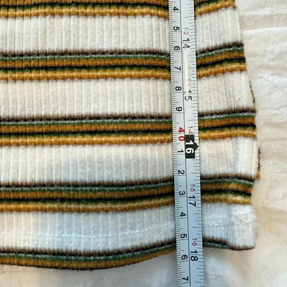 Funky Pink Crop Top Long Sleeve Size Small - Picture 5 of 7